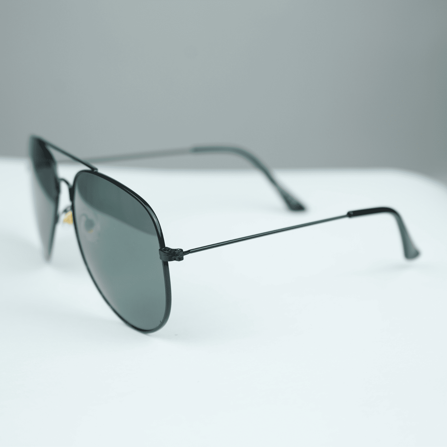 Classic Gold Aviator Sunglasses – UV Protected