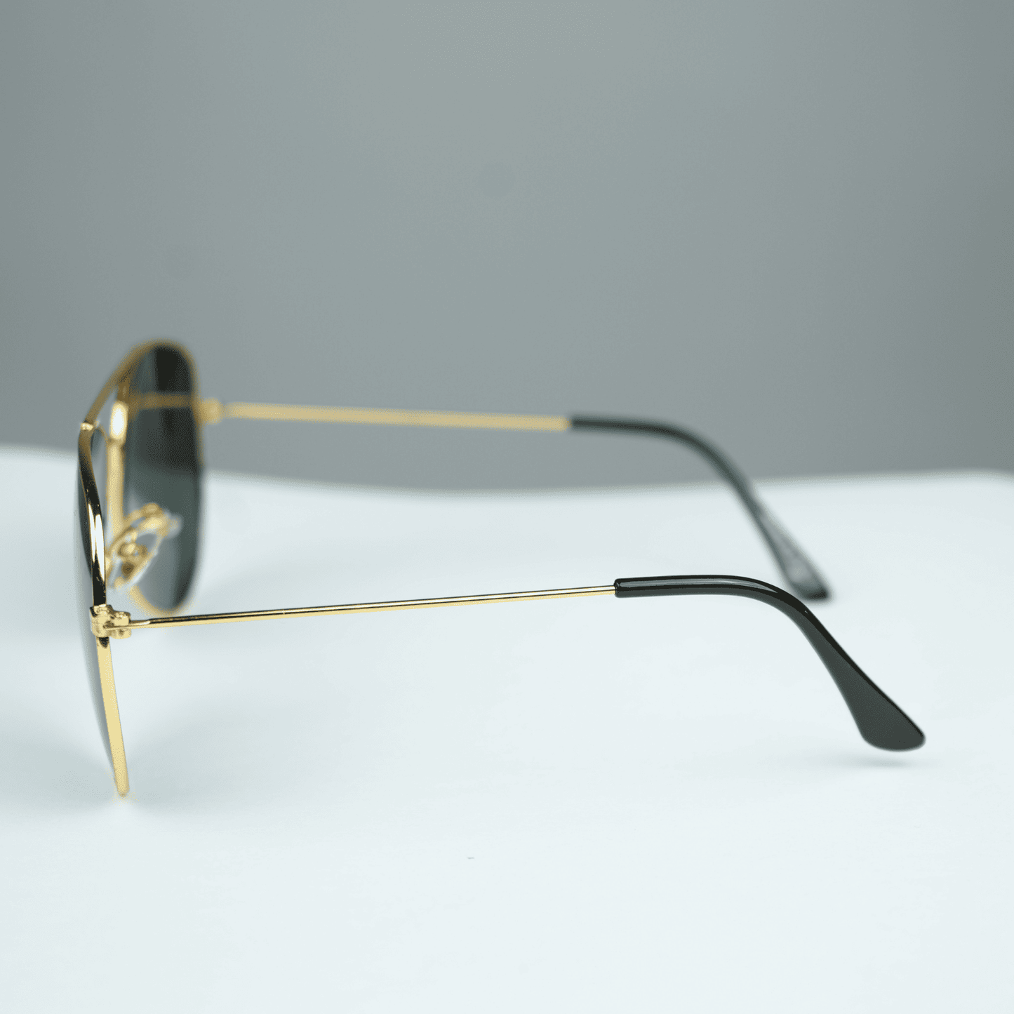 Classic Gold Aviator Sunglasses – UV Protected