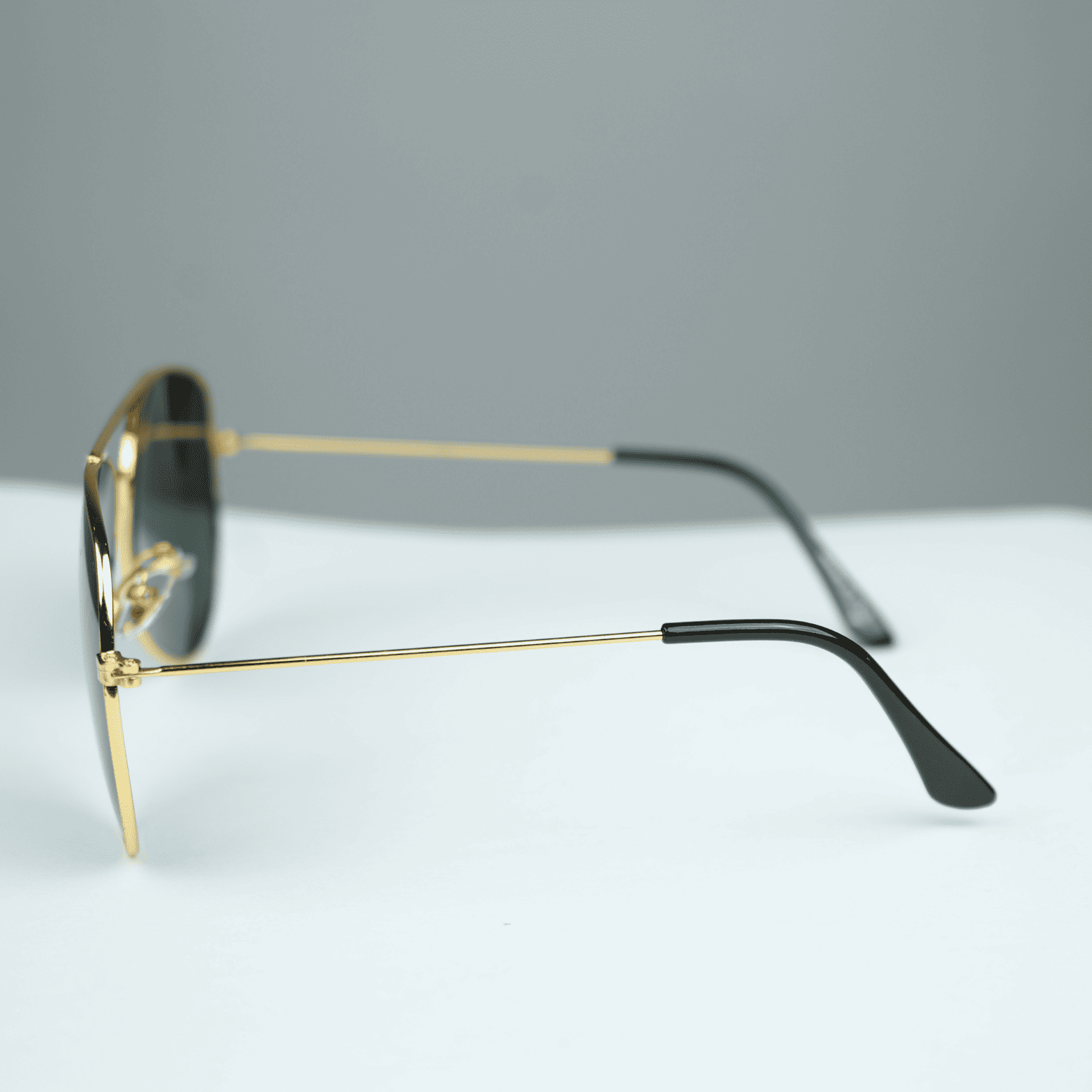 Classic Gold Aviator Sunglasses – UV Protected