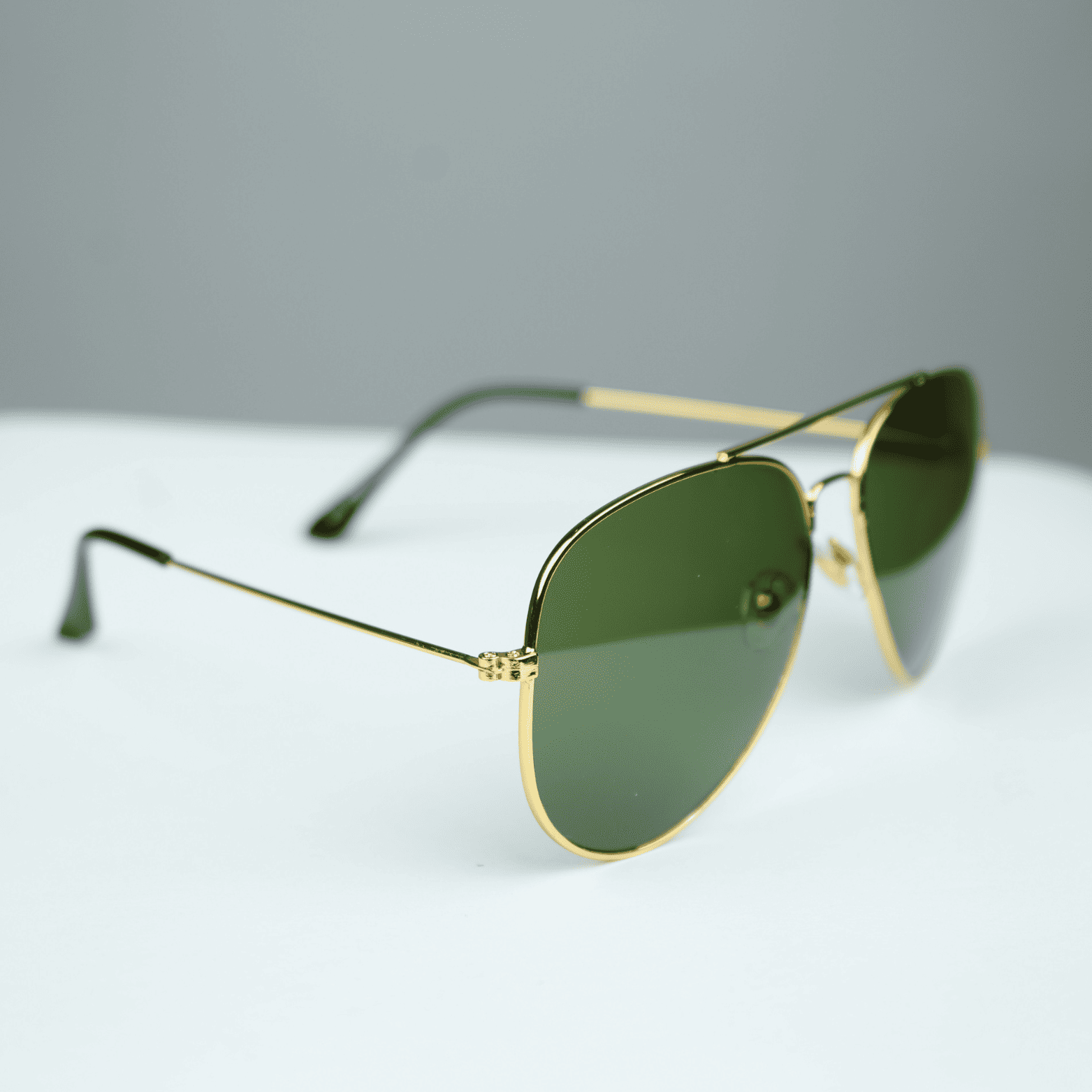 Classic Gold Aviator Sunglasses – UV Protected
