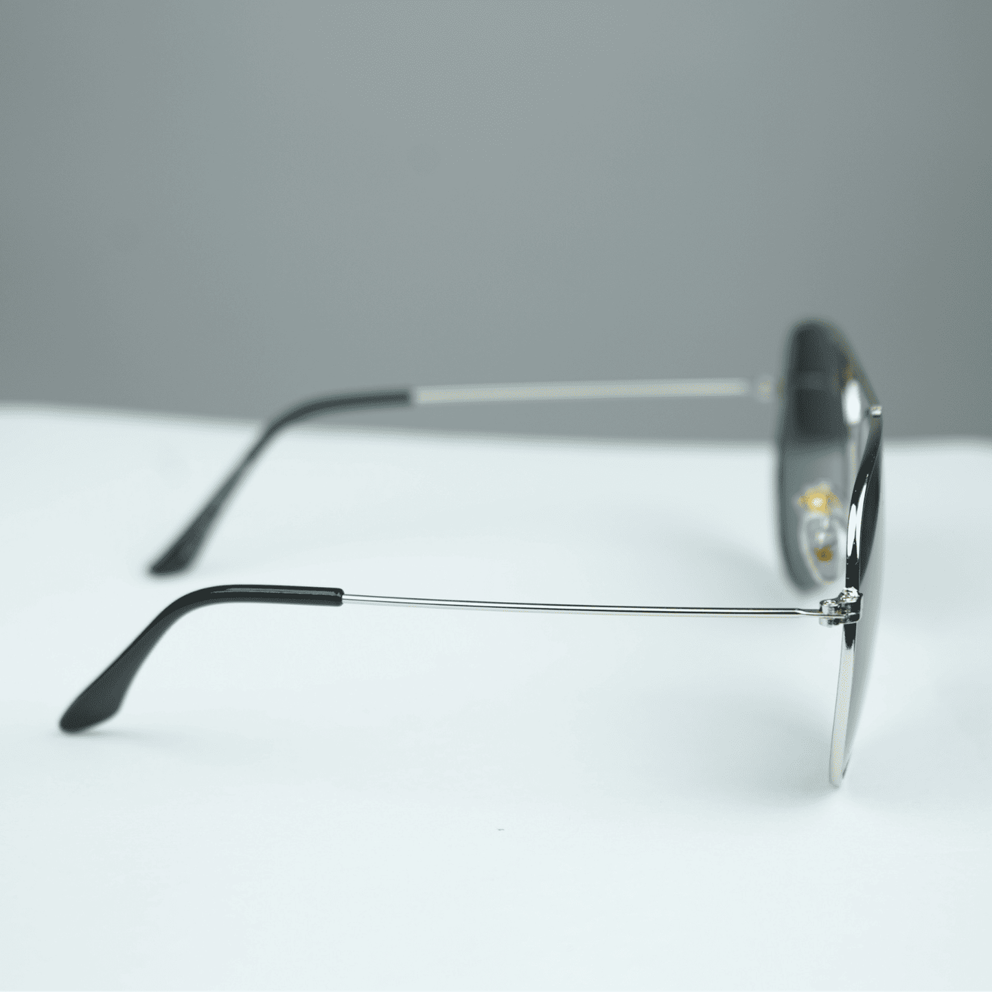 Classic Gold Aviator Sunglasses – UV Protected