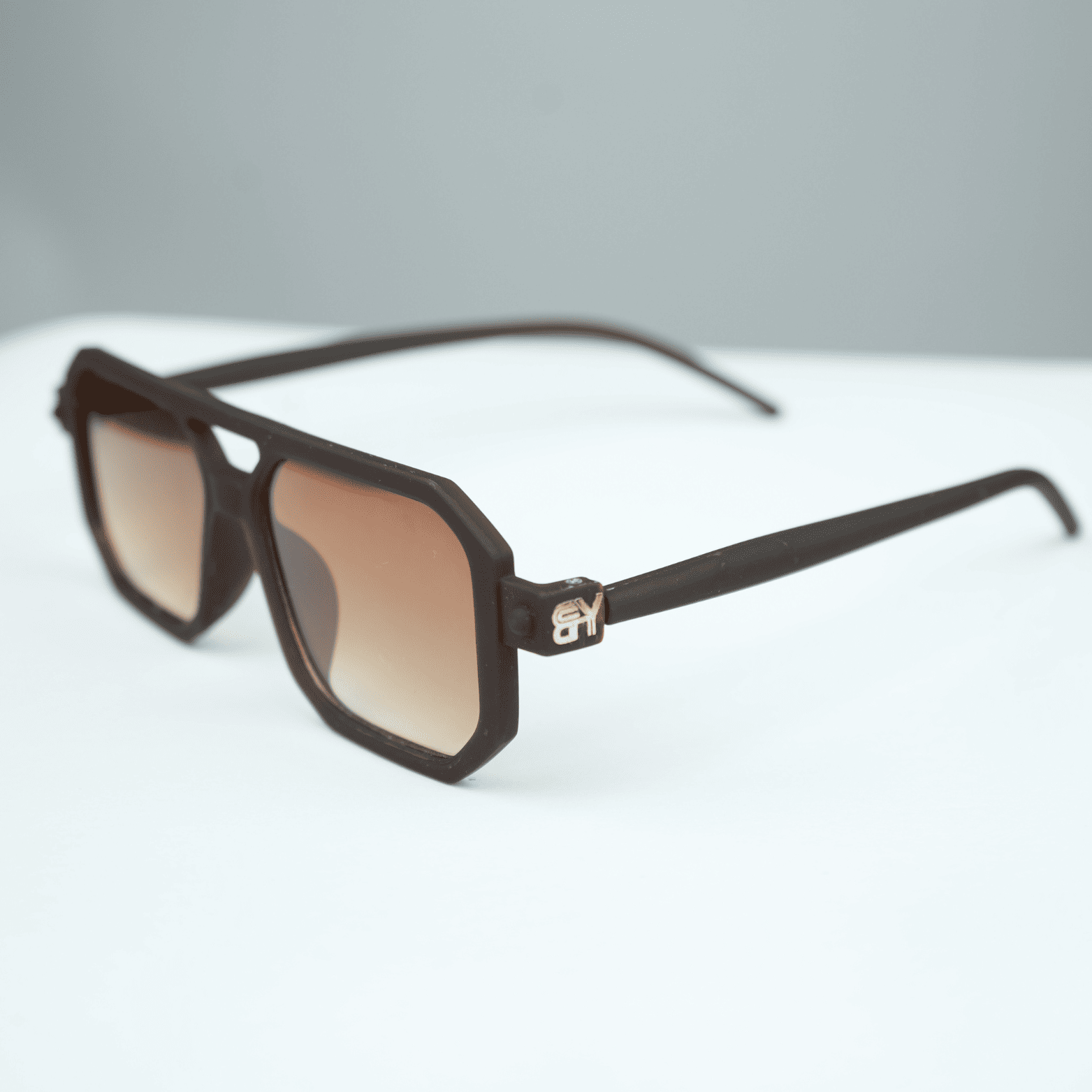 Trendy Square Sunglasses - Brown & Black Gradient Lens