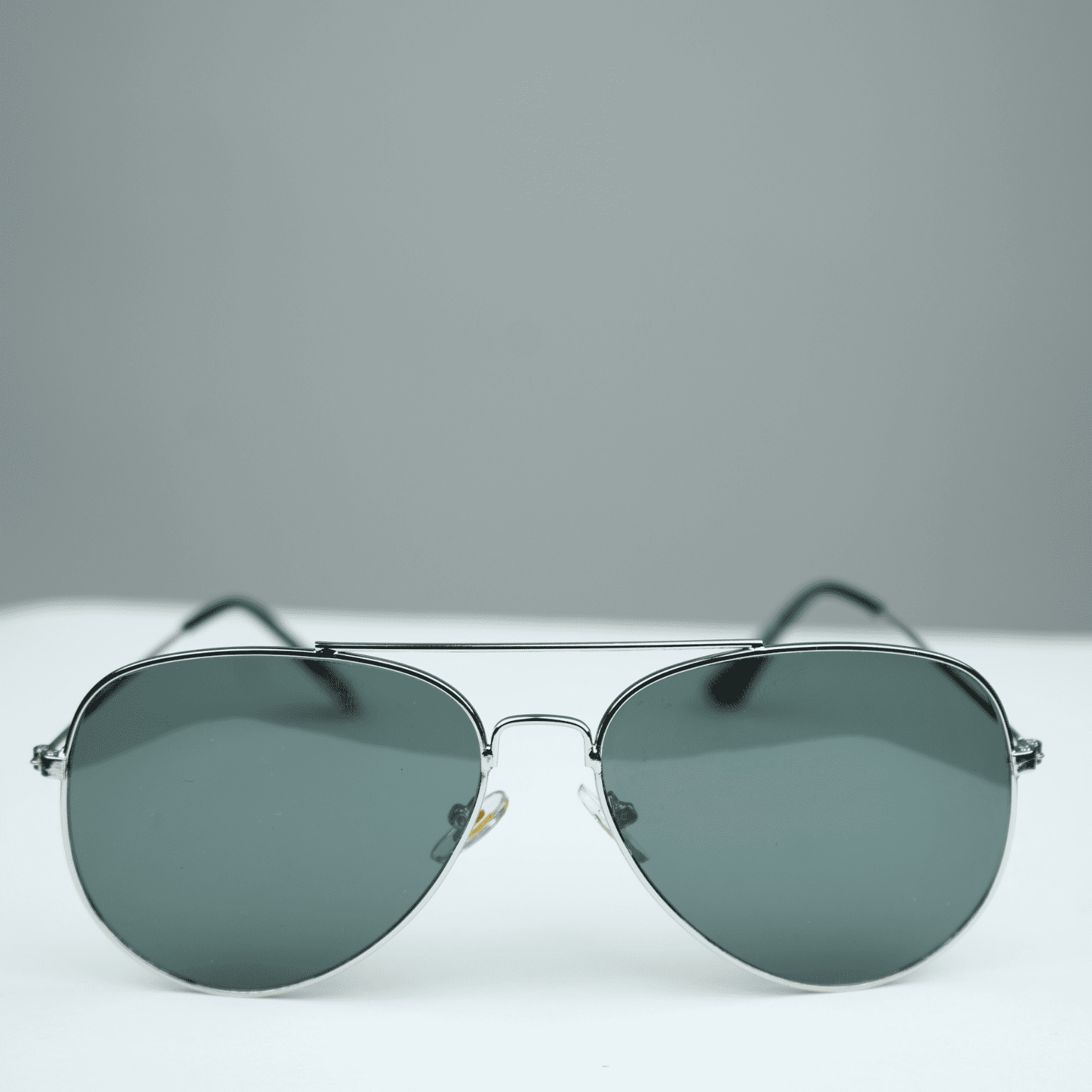 Classic Gold Aviator Sunglasses – UV Protected