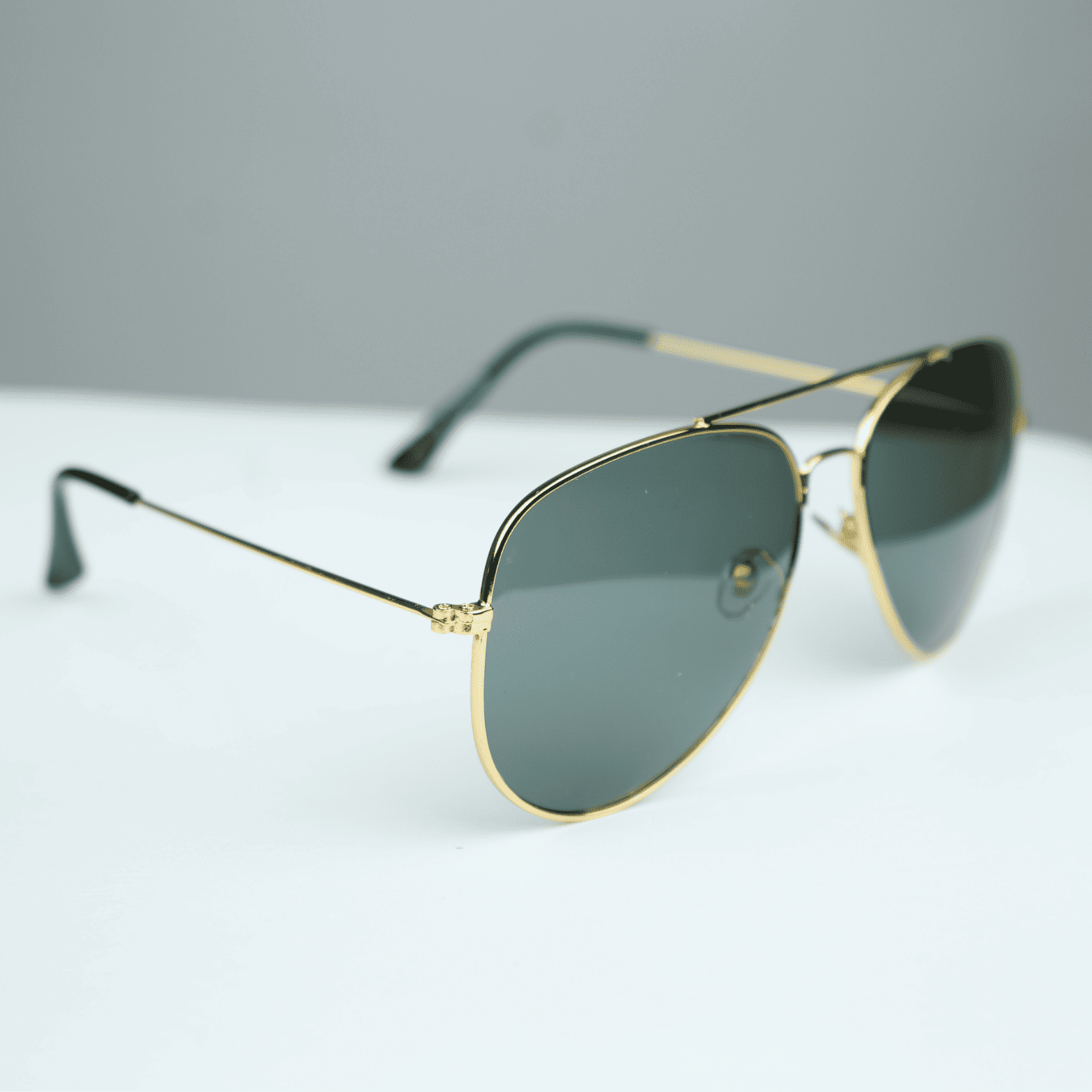 Classic Gold Aviator Sunglasses – UV Protected