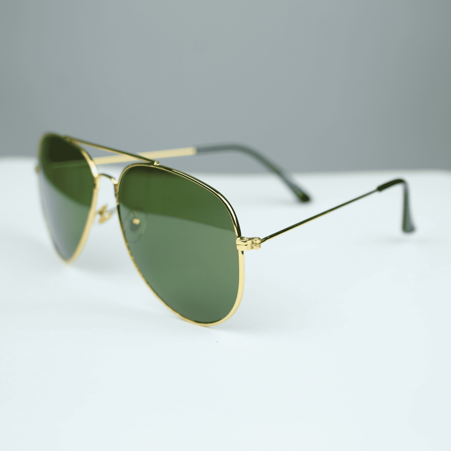 Classic Gold Aviator Sunglasses – UV Protected