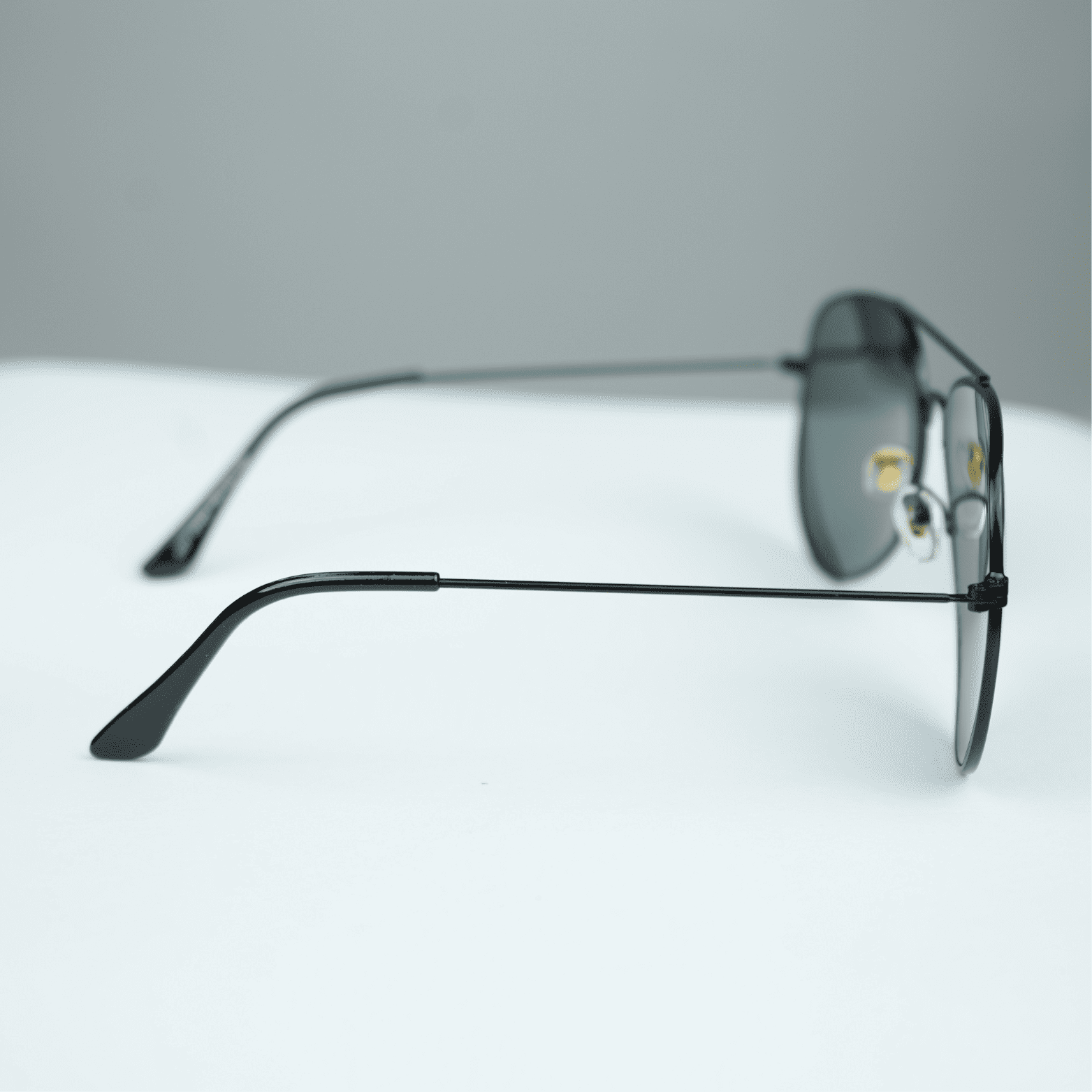 Classic Gold Aviator Sunglasses – UV Protected