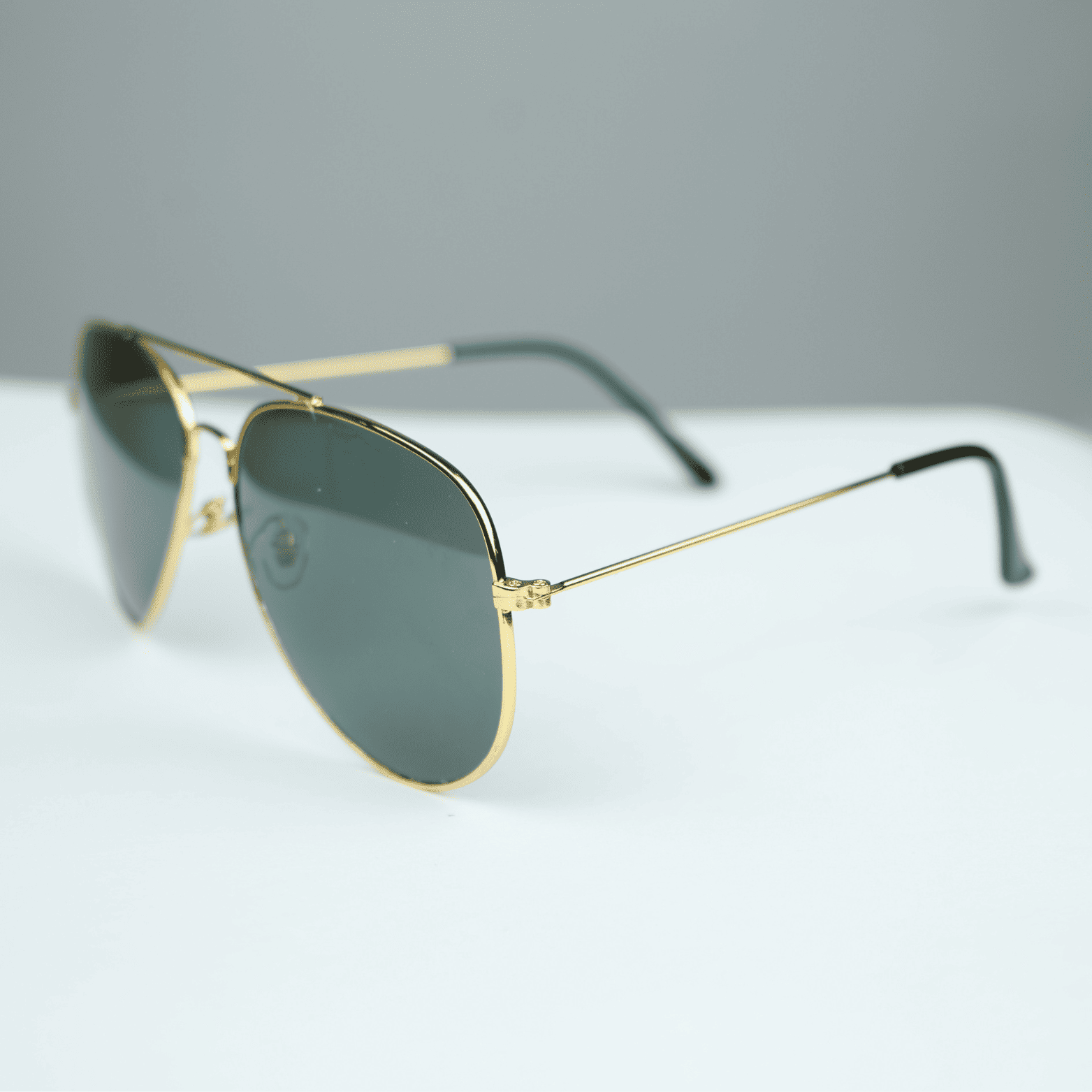 Classic Gold Aviator Sunglasses – UV Protected