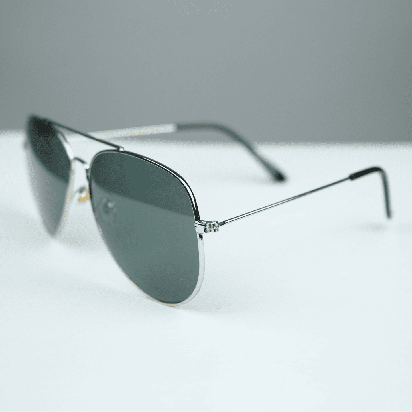 Classic Gold Aviator Sunglasses – UV Protected