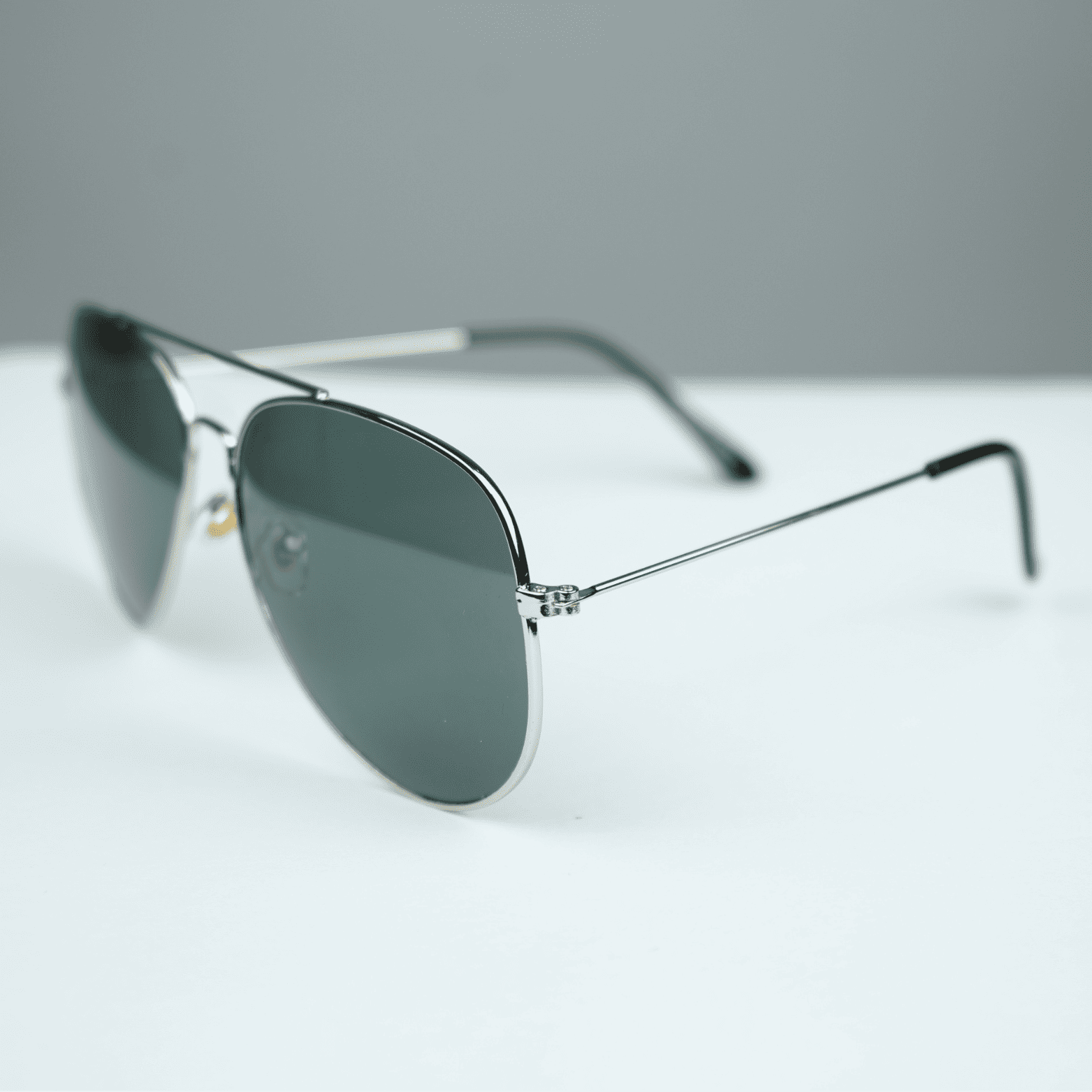 Classic Gold Aviator Sunglasses – UV Protected