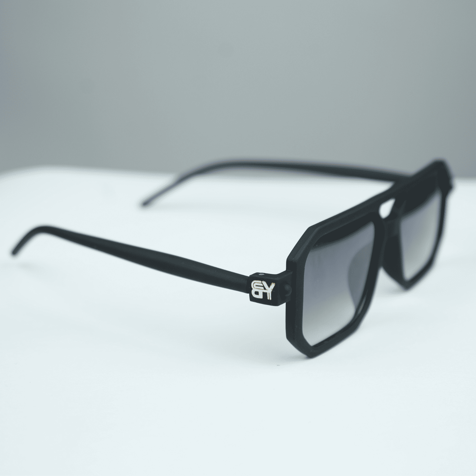 Trendy Square Sunglasses - Brown & Black Gradient Lens
